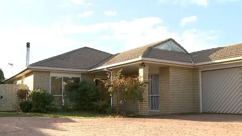 住了两年才查出自家是“毒屋”,新西兰3娃夫妇崩溃