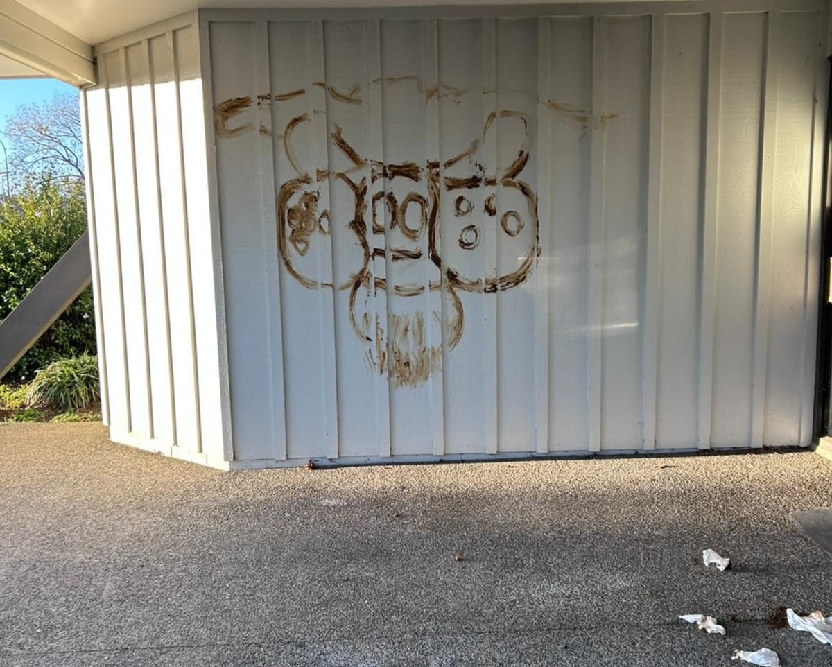奥克兰东区教堂遭粪便攻击