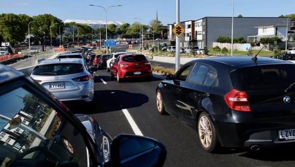 奥克兰东区新立交引发公愤