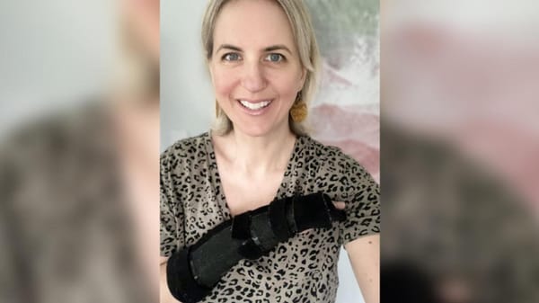 “你的爪子怎么了？”登机时一句话，纽航再陷争议