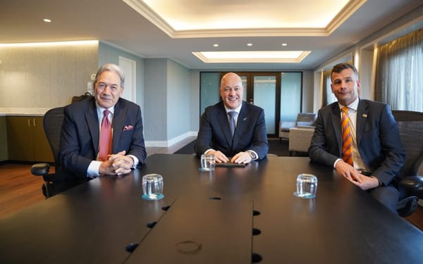 联合执政谈判:Luxon、Seymour、Peters首次三方会面