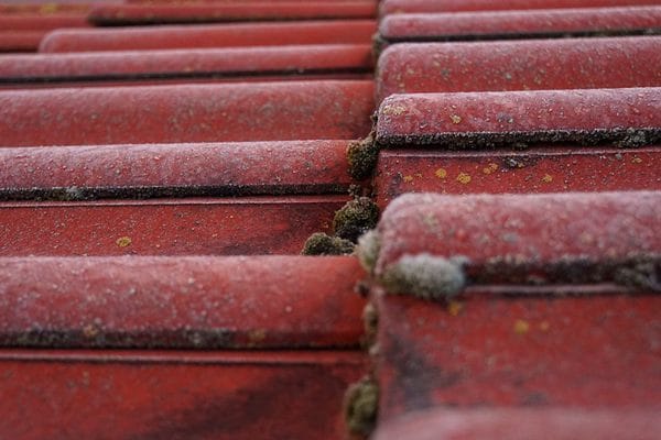 high-pressure-or-low-pressure-to-clean-concrete-tile-roof