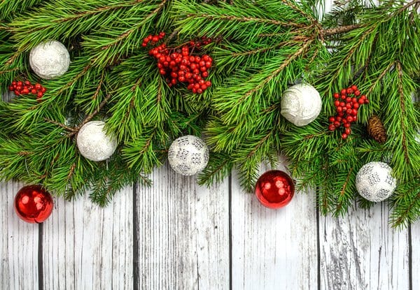 dont-leave-christmas-decoration-hanging-after-twelfth-night