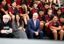 总理携教育部长首秀：新西兰全面禁止中小学生校内使用手机