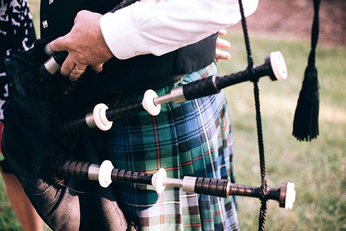 graduation-day-bagpipes-scotland-the-brave
